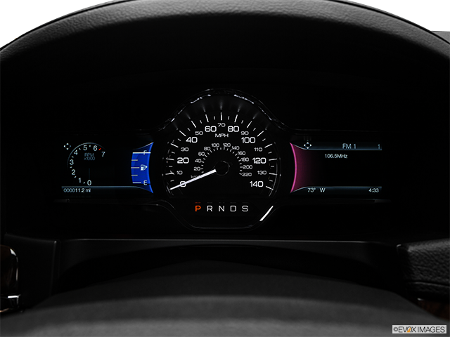 2016 Lincoln MKS | Speedometer/tachometer