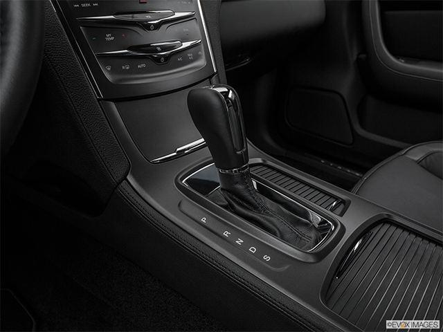 2016 Lincoln MKS | Gear shifter/center console
