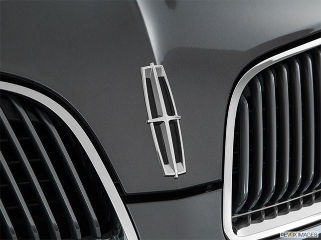 2016 Lincoln MKS | Rear manufacturer badge/emblem