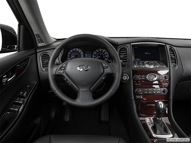 2016 Infiniti QX50 | Steering wheel/Center Console