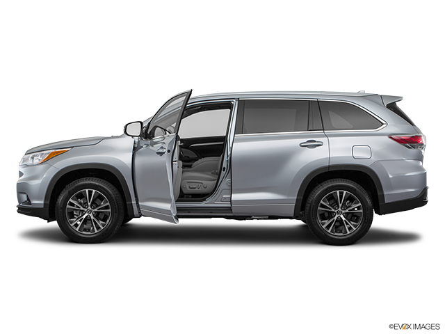2016 Toyota Highlander | Driver's side profile with drivers side door open