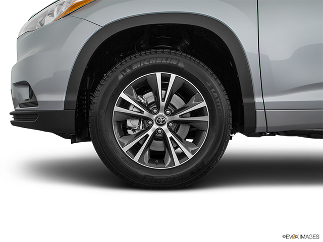 2016 Toyota Highlander | Front Drivers side wheel at profile