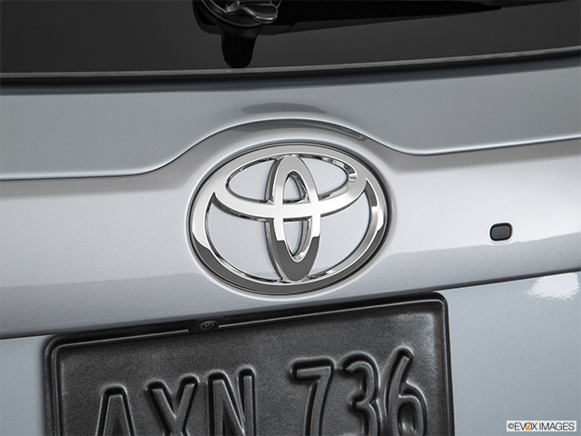 2016 Toyota Highlander | Rear manufacturer badge/emblem
