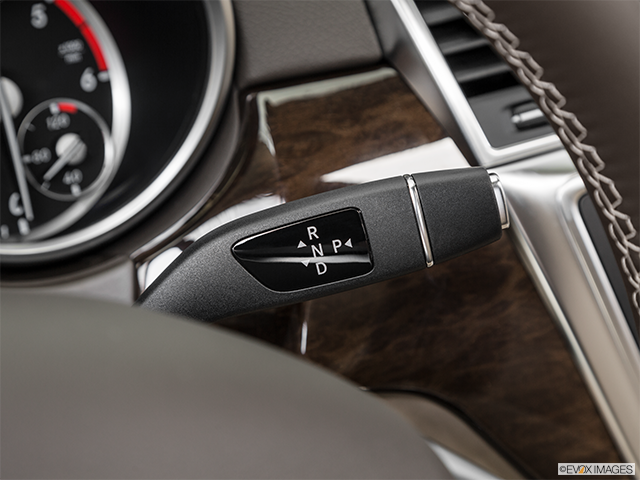 2016 Mercedes-Benz GL-Class | Gear shifter/center console