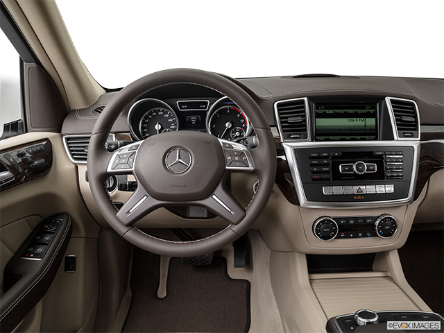 2016 Mercedes-Benz GL-Class | Steering wheel/Center Console