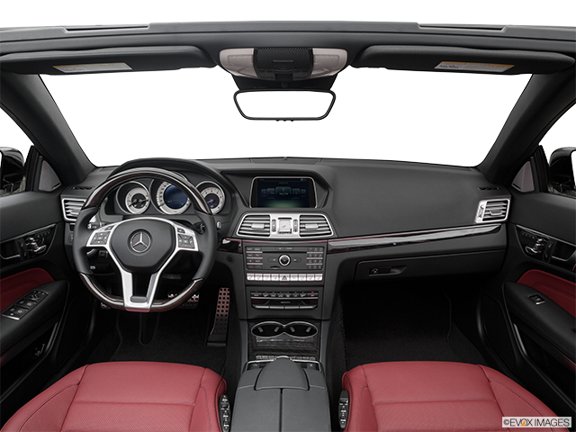 2016 Mercedes-Benz E-Class | Centered wide dash shot