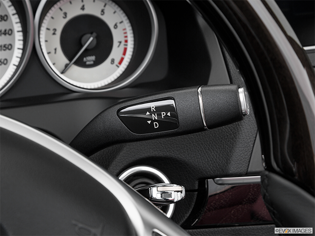 2016 Mercedes-Benz E-Class | Gear shifter/center console