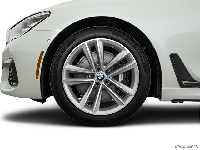 2016 BMW 7 Series | Front Drivers side wheel at profile