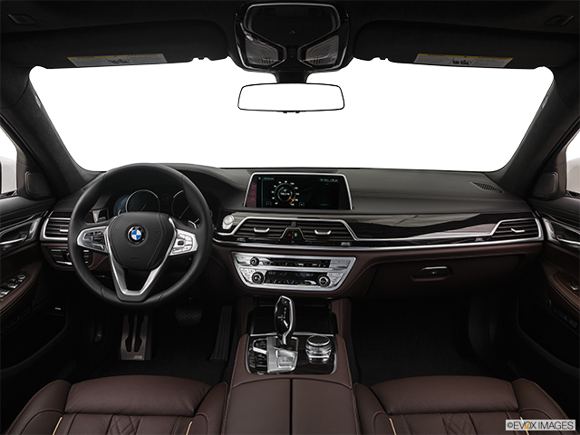 2016 BMW 7 Series | Centered wide dash shot