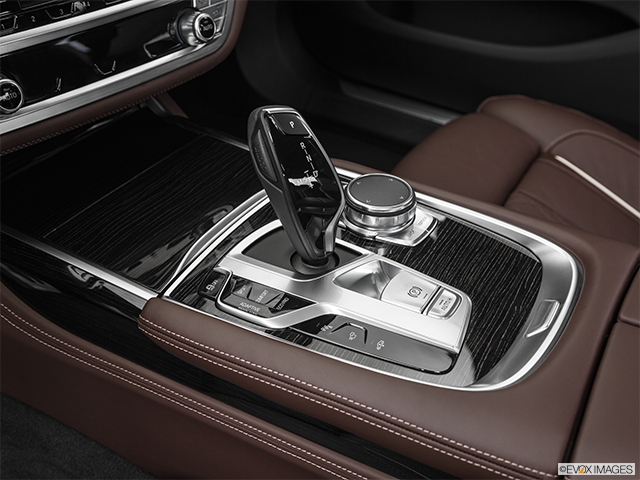 2016 BMW Série 7 | Gear shifter/center console