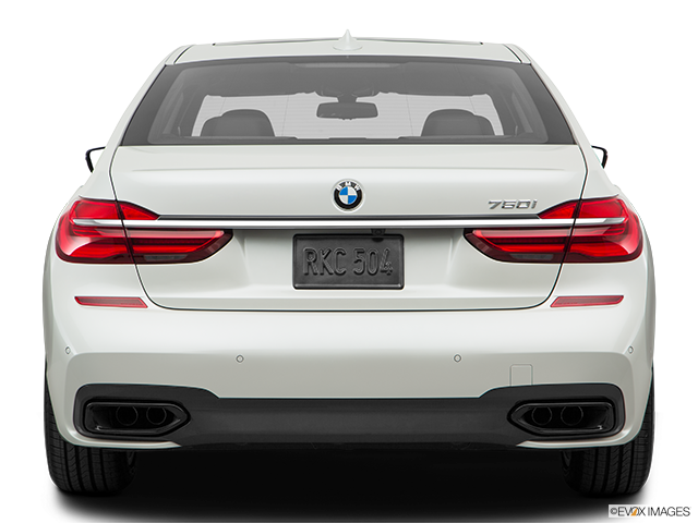 2016 BMW 7 Series | Low/wide rear
