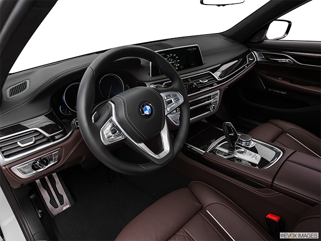 2016 BMW Série 7 | Interior Hero (driver’s side)