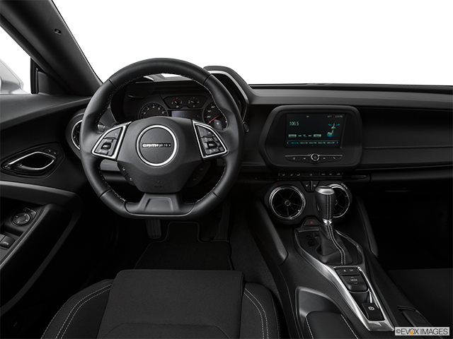 2016 Chevrolet Camaro | Steering wheel/Center Console