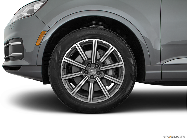 2017 Audi Q7 | Front Drivers side wheel at profile