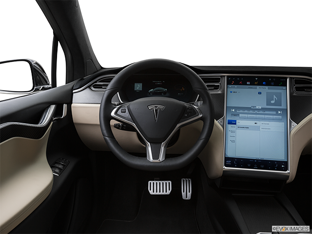 2016 Tesla Model X | Steering wheel/Center Console