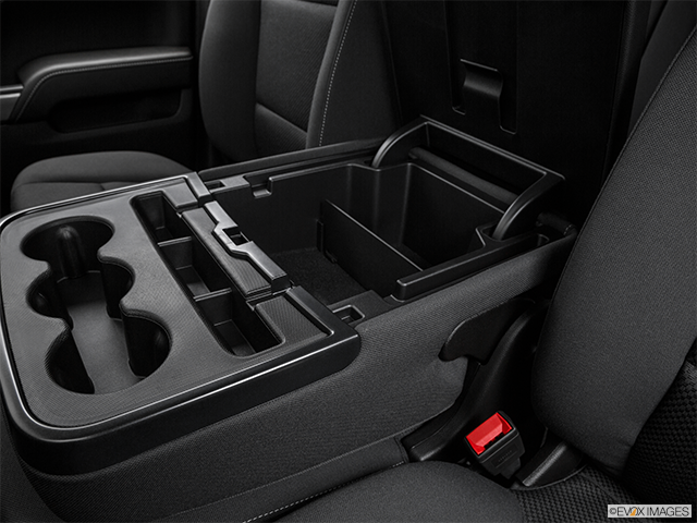 2016 Chevrolet Silverado 2500HD | Front center divider