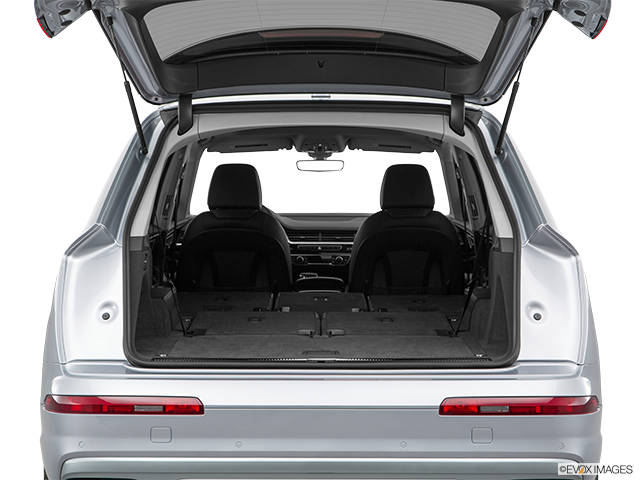 2017 Audi Q7 | Hatchback & SUV rear angle