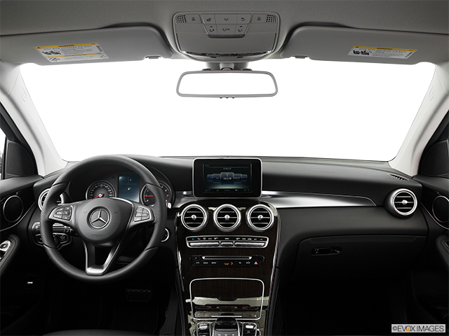 2016 Mercedes-Benz GLC-Class | Centered wide dash shot