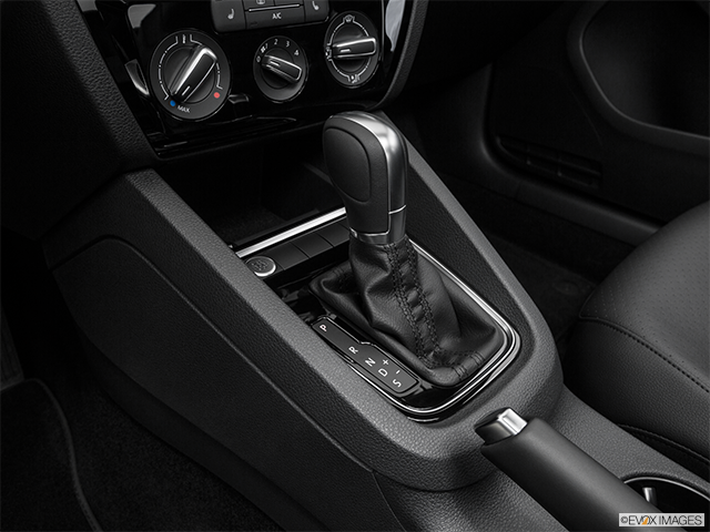 2016 Volkswagen Jetta | Gear shifter/center console