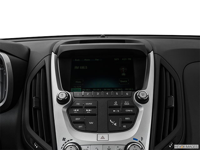 2016 Chevrolet Equinox | Closeup of radio head unit