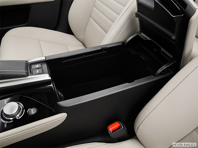 2016 Lexus GS 350 | Front center divider