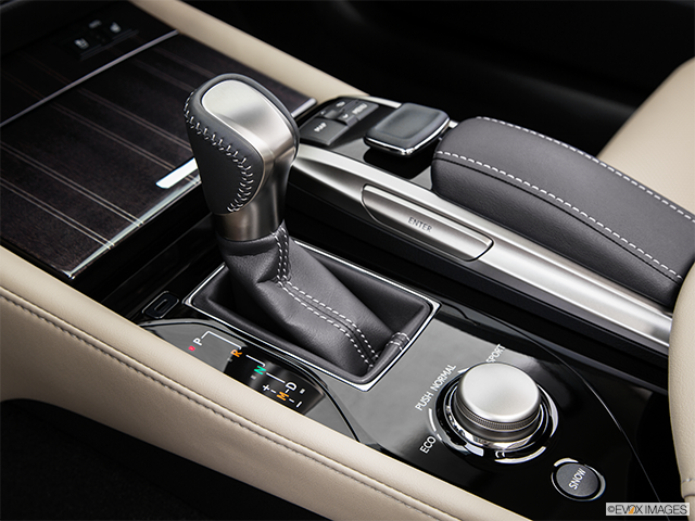 2016 Lexus GS 350 | Gear shifter/center console
