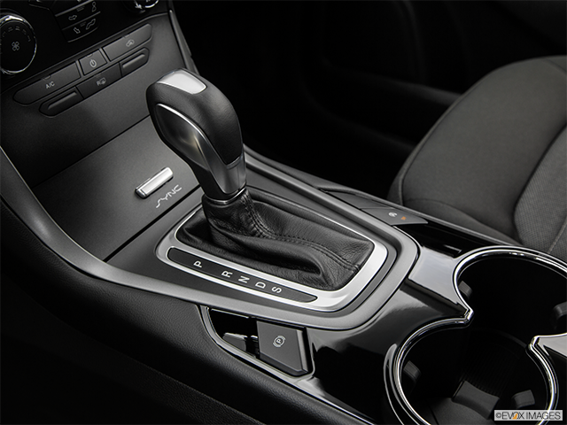 2016 Ford Edge | Gear shifter/center console