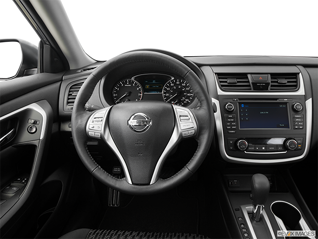 2016 Nissan Altima | Steering wheel/Center Console