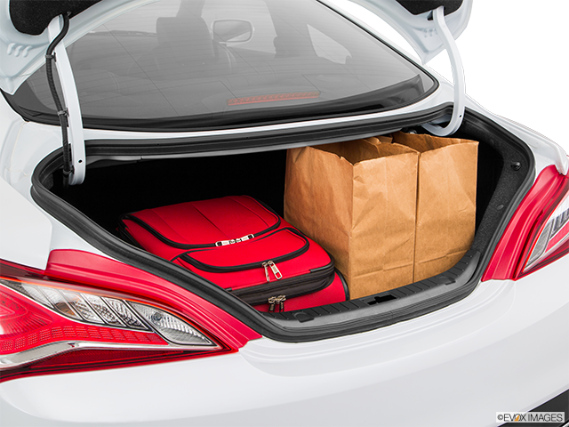 2016 Hyundai Genesis Coupe | Trunk props