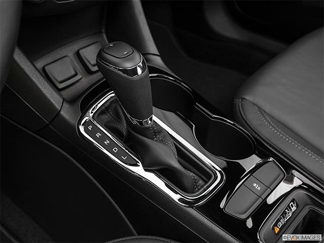2017 Chevrolet Cruze | Gear shifter/center console