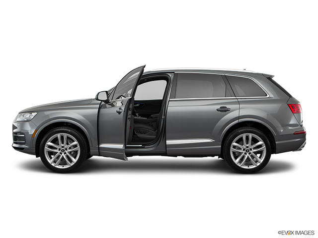 2017 Audi Q7 | Driver's side profile with drivers side door open