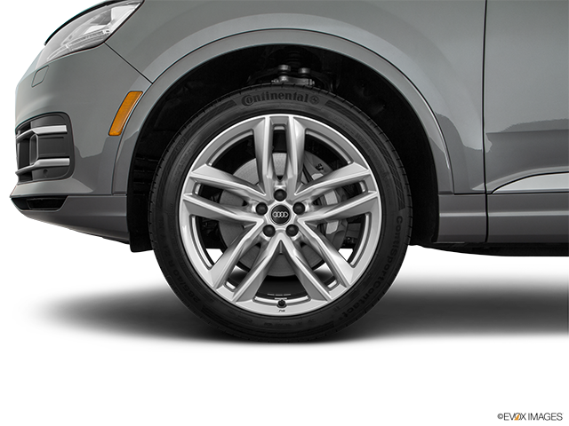 2017 Audi Q7 | Front Drivers side wheel at profile