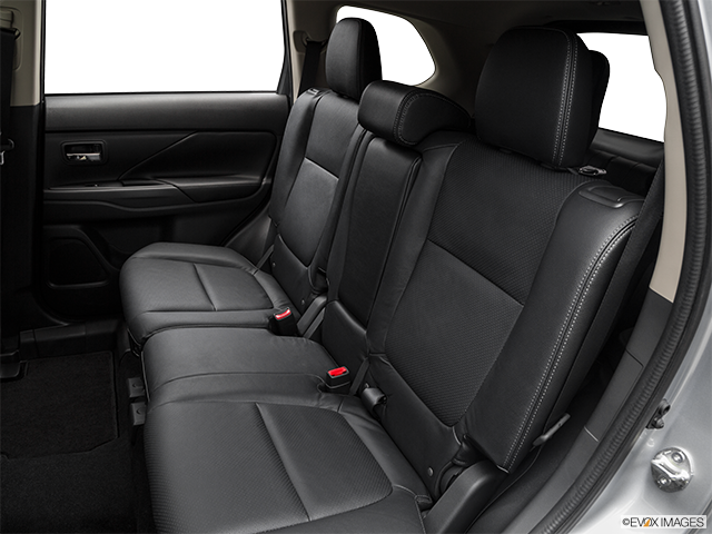 2017 Mitsubishi Outlander | Rear seats from Drivers Side