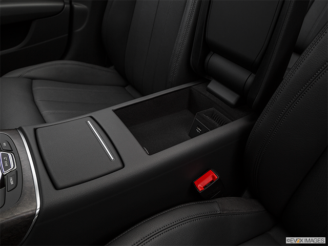 2017 Audi A7 | Front center divider