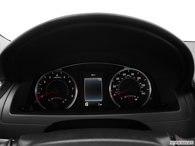 2017 Toyota Camry | Speedometer/tachometer
