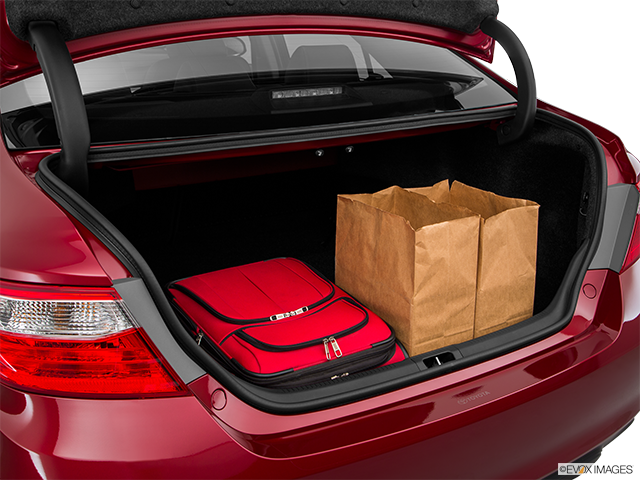 2017 Toyota Camry | Trunk props