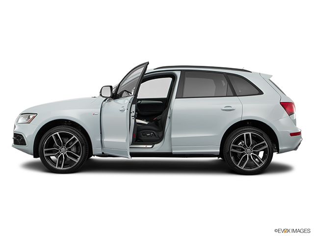 2017 Audi Q5 | Driver's side profile with drivers side door open