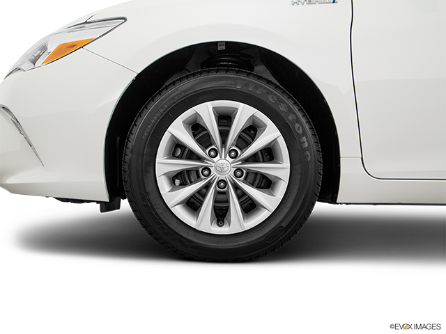 2017 Toyota Camry Hybrid | Front Drivers side wheel at profile