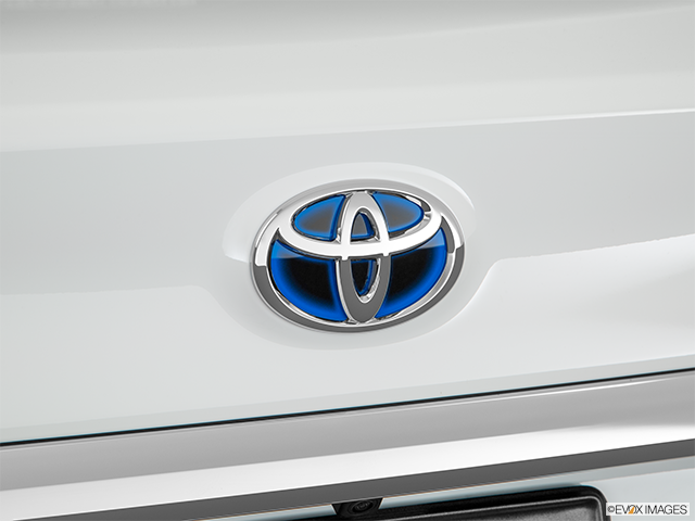 2017 Toyota Camry Hybride | Rear manufacturer badge/emblem