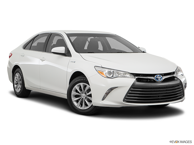2017 Toyota Camry Hybride | Front passenger 3/4 w/ wheels turned