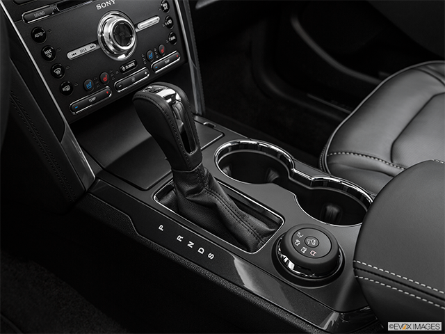 2017 Ford Explorer | Gear shifter/center console