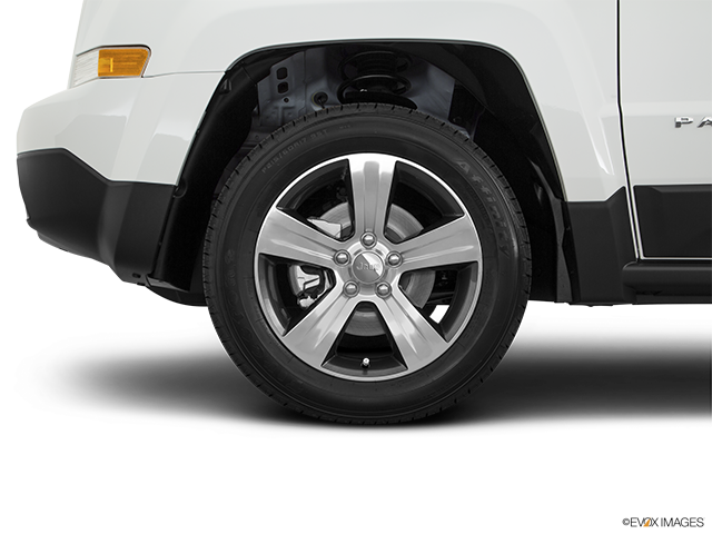 2017 Jeep Patriot | Front Drivers side wheel at profile