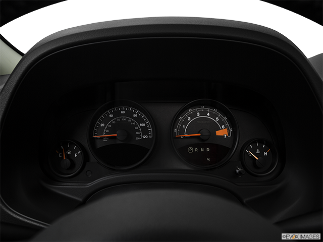 2017 Jeep Patriot | Speedometer/tachometer