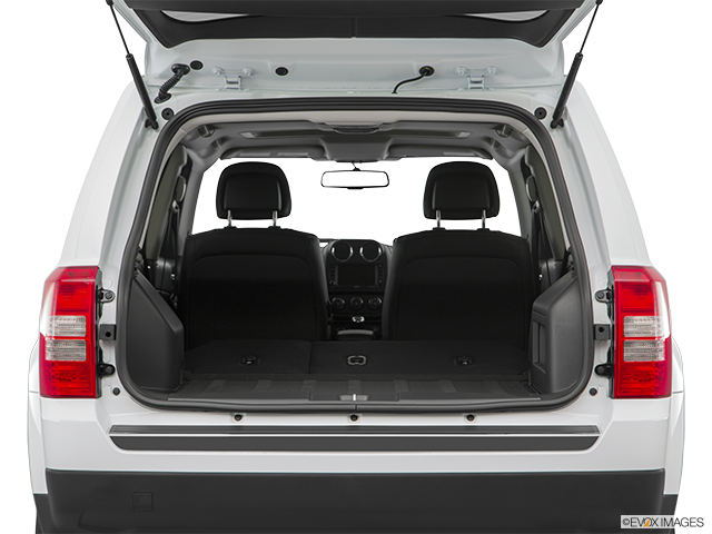 2017 Jeep Patriot | Hatchback & SUV rear angle