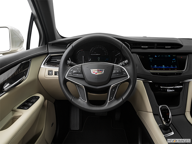 2017 Cadillac XT5 | Steering wheel/Center Console