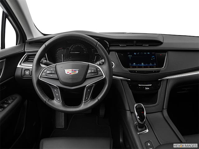 2017 Cadillac XT5 | Steering wheel/Center Console