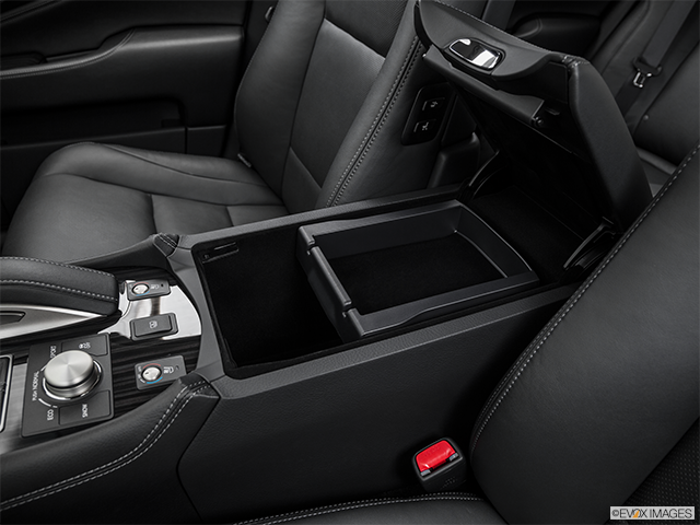 2016 Lexus LS 600h L AWD | Front center divider