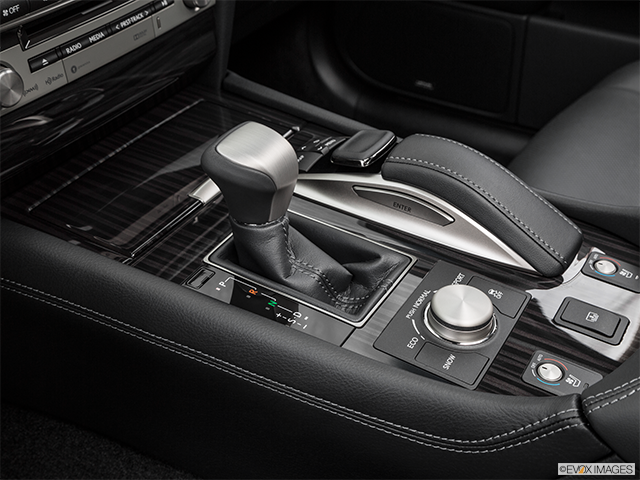 2016 Lexus LS 600h L AWD | Gear shifter/center console