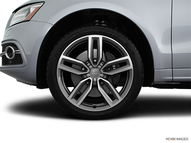 2016 Audi SQ5 | Front Drivers side wheel at profile