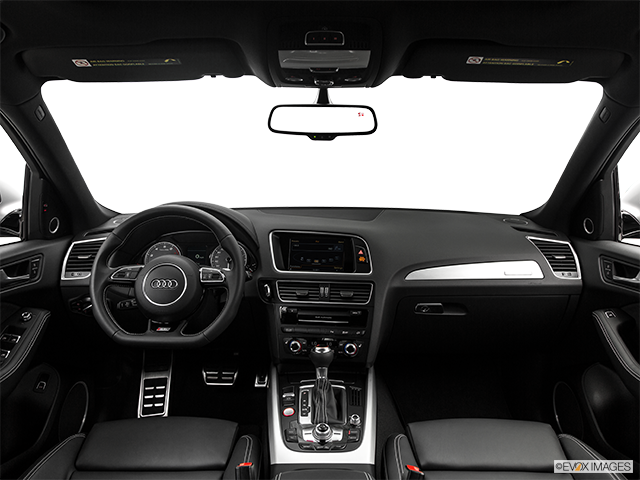 2016 Audi SQ5 | Centered wide dash shot
